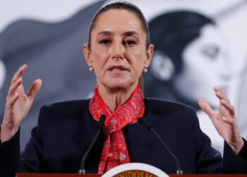 Sheinbaum arremete contra la oposición tras dichos sobre autoritarismo, recuerda desafuero de AMLO y “Fraude electoral”
