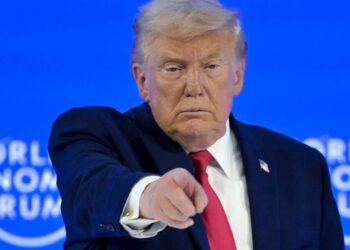 Trump defiende aranceles, desprecia a aliados y dice que EEUU “Mantiene el mundo a flote”