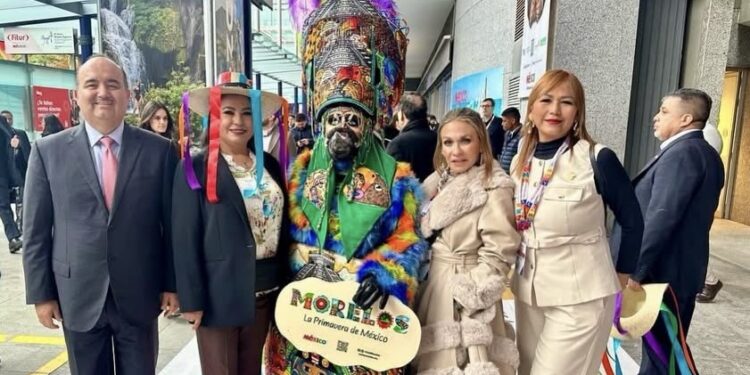 Francis Cázarez, presidenta de CANACO Mazatlán asiste a FITUR 2026