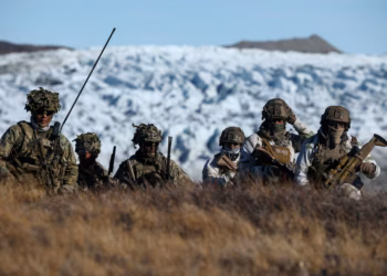Dinamarca envía refuerzos militares a Groenlandia previo a las conversaciones en EU