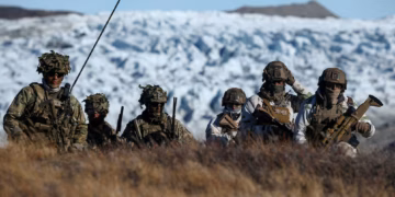 Dinamarca envía refuerzos militares a Groenlandia previo a las conversaciones en EU