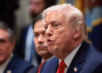 Estados Unidos aplicará aranceles a los países que vendan o suministren petróleo al régimen de Cuba