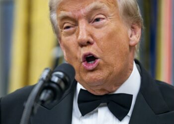 Trump advierte que habrá que “hacer algo” contra el narcotráfico en México