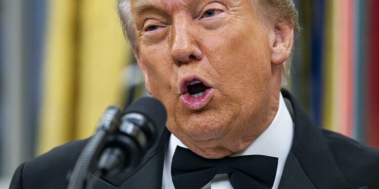 Trump advierte que habrá que “hacer algo” contra el narcotráfico en México