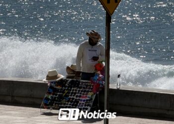 Vendedores de Playa aprovechan semana extra de vacaciones