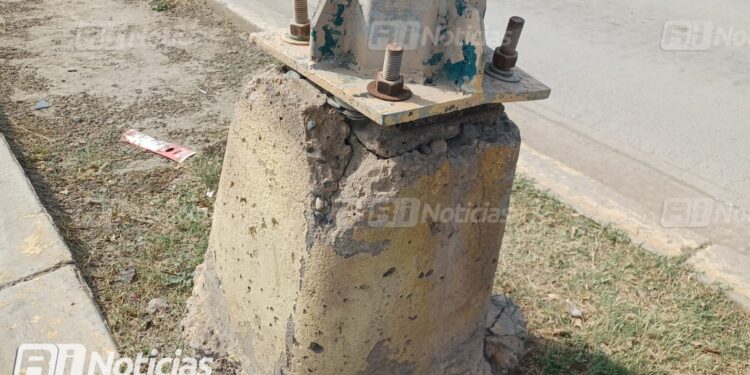 Riesgo de colapso en avenida Clouthier por luminarias dañadas y omisión oficial