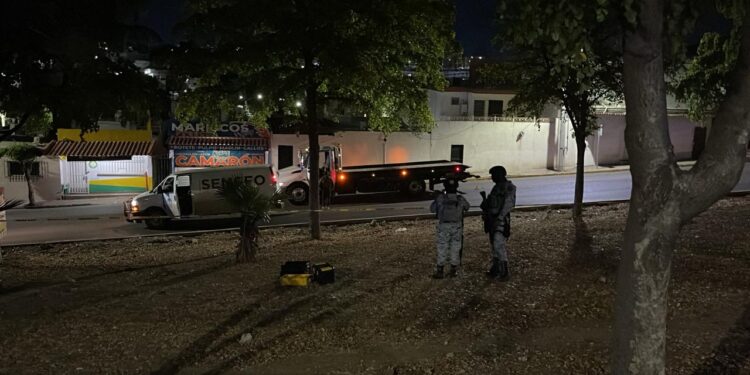 Privan de la libertad a empresario de grúas y asesinan a trabajador en Culiacán