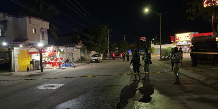 Hombre es ejecutado a balazos en carreta de hot dogs en Villa Bonita; Culiacán