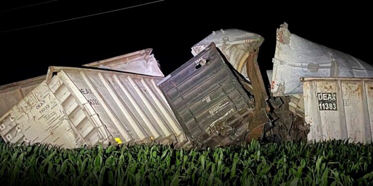 Cuantiosos daños materiales tras descarrilamiento ferroviario en Maquipo
