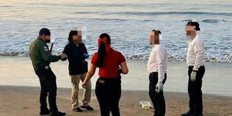 Encuentran hombre sin vida en la playa del malecón de Mazatlán; al parecer se ahogó