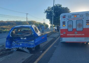 Múltiple choque frente a la Termoeléctrica deja daños materiales al sur de Mazatlán