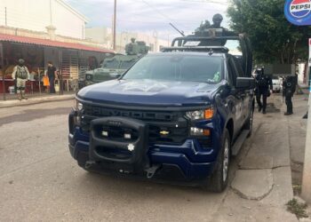 Enfrentamiento entre civiles y autoridades deja un agente municipal herido y cuatro detenidos en Sector Aeropuerto de Culiacán