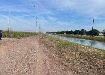 Localizan a joven mujer asesinada a balazos junto a canal de riego en Villa Juárez Navolato