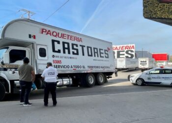 Unidad de Vialidad atiende percance con transporte de carga en el Libramiento Luis Donaldo Colosio