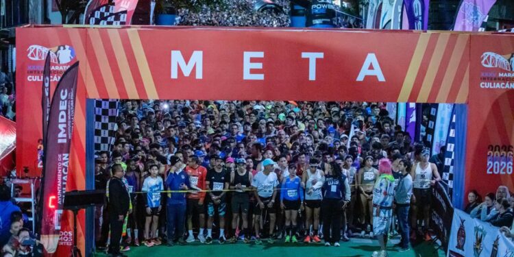 Rocha y Juan de Dios Gámez dan banderazo de arranque del Maratón Internacional de Culiacán; hubo 35% más corredores que en 2025