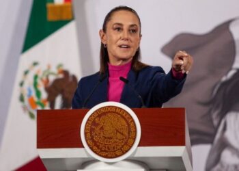 Sheinbaum pide a funcionarios de Morena renunciar para buscar sus candidaturas en 2027