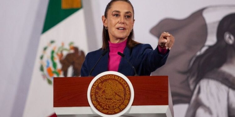 Sheinbaum pide a funcionarios de Morena renunciar para buscar sus candidaturas en 2027