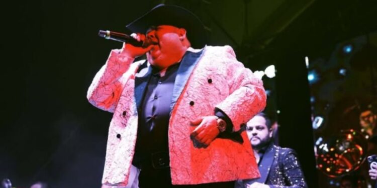 El Coyote reaparece tras la muerte de su hermana; le da el último adiós con desgarrador mensaje: “Duele el corazón”