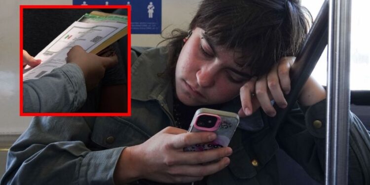 ¿Cómo puedo desvincular mi línea telefónica de mi CURP?