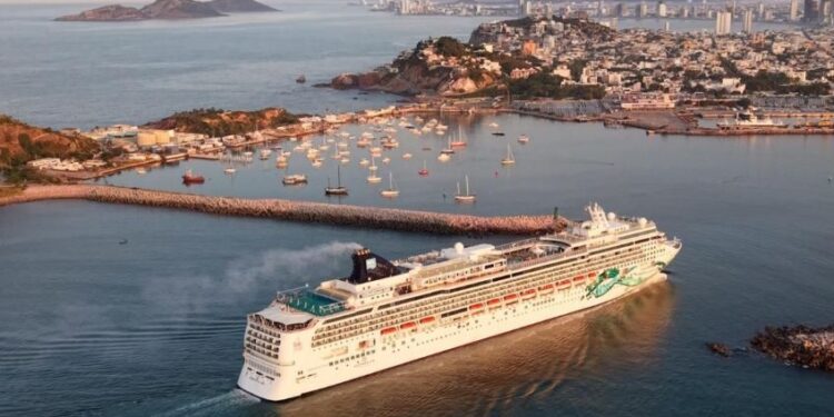 Mazatlán recibe a más de 51 mil cruceristas en enero, generaron una derrama superior a los 82 mdp