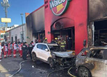 Vinculan a proceso a 6 y a una persona moral por incendio en una tienda Waldo’s de Hermosillo, Sonora