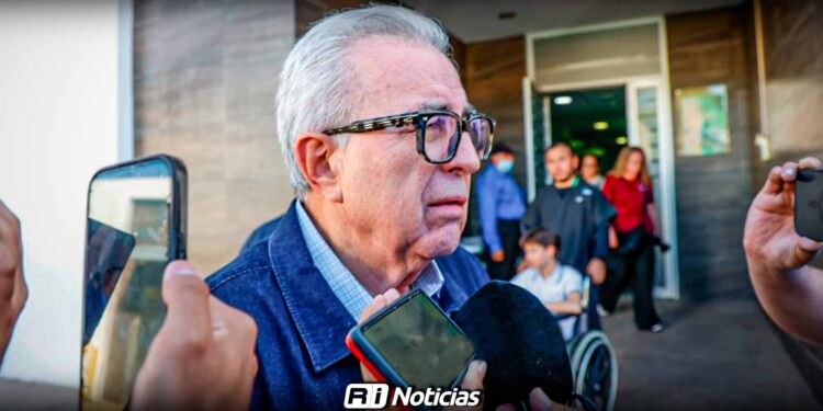 Madruga Rocha a visitar a Sergio Torres en el hospital; reportan estado grave pero estable