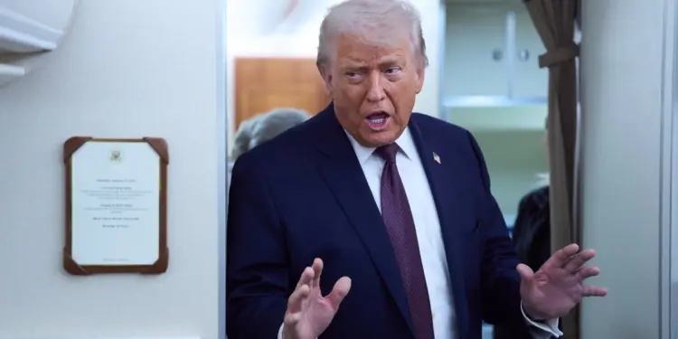 Trump amaga con arancel de 100% a Canadá por su acuerdo con China