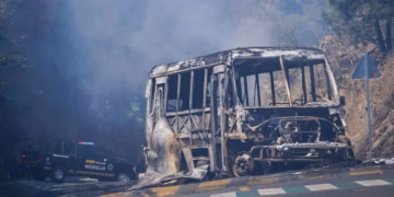 ¿Cómo reclamar tu seguro de auto si fue incendiado en la jornada violenta por la muerte de El Mencho?