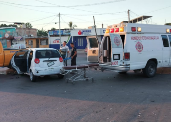 Tres lesionados tras fuerte choque en el cruce de avenidas Rigodanza y Santa Rosa