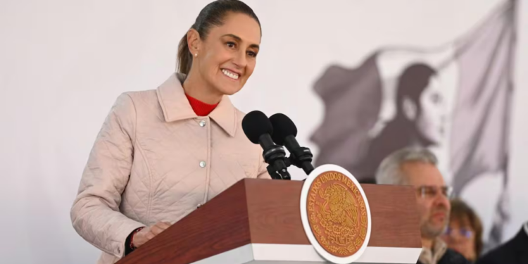 Sheinbaum reacciona a video donde le limpian zapatos a Hugo Aguilar; “Uno puede cometer errores y ofrecer disculpas”, dice