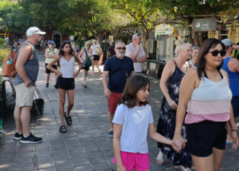 Recibe Mazatlán a más de 4 mil cruceristas en jueves de Carnaval