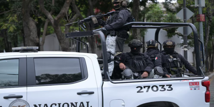 Cierran accesos a Tuxpan, Jalisco, por enfrentamiento entre la Guardia Nacional y delincuentes