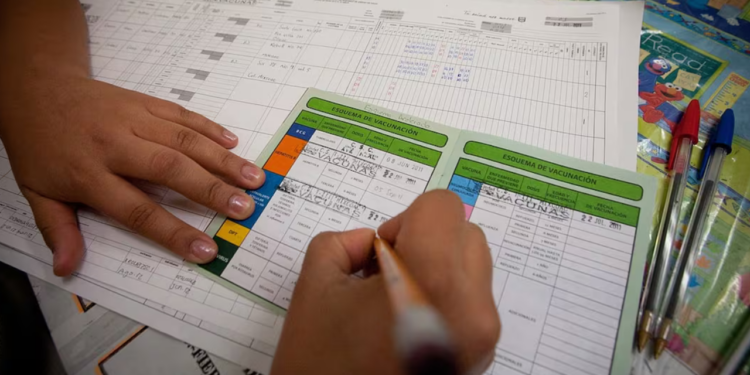 ¿Estás protegido contra el sarampión?; Revisa estos datos en tu cartilla