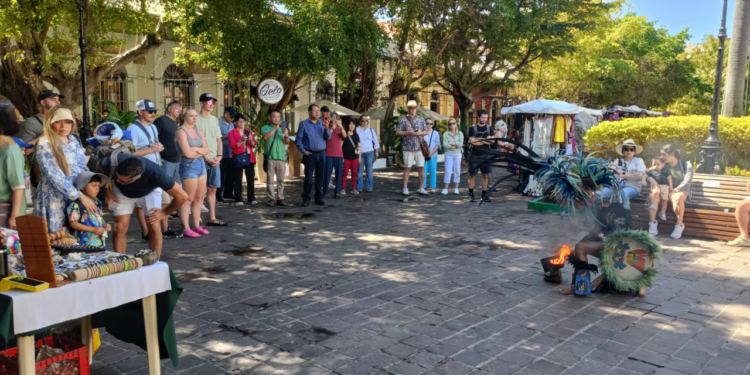 Mazatlán recibe a más de 3,600 cruceristas