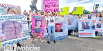 Buscan visibilizar desapariciones durante desfile del Carnaval en Mazatlán