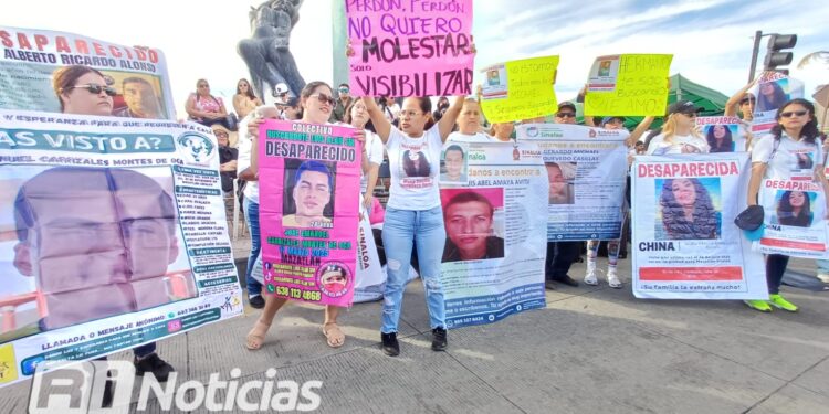 Buscan visibilizar desapariciones durante desfile del Carnaval en Mazatlán