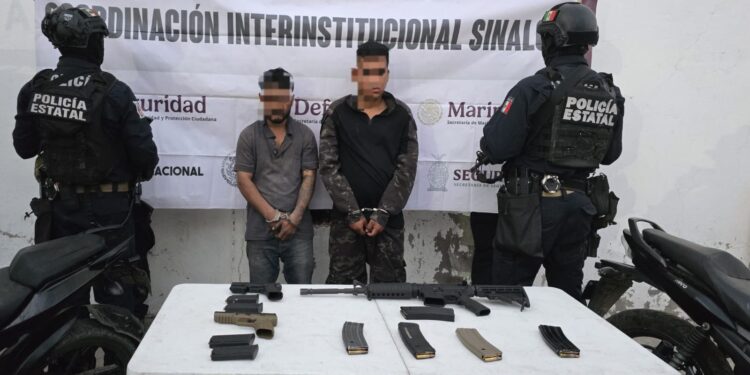 Operativo en Villa Unión culmina con dos detenidos armados