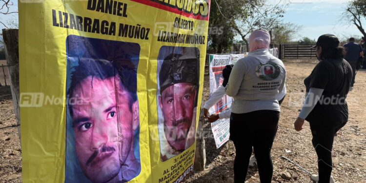 A la espera y bajo un sol caliente, rastreadoras esperan por información en El Verde, Concordia