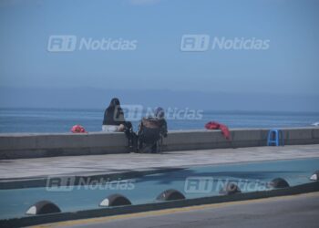 Mazatlán se prepara para el desfile: familias apartan su lugar en el Malecón