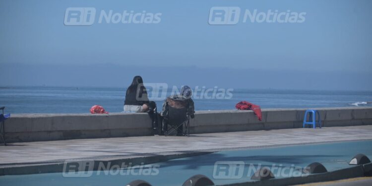 Mazatlán se prepara para el desfile: familias apartan su lugar en el Malecón