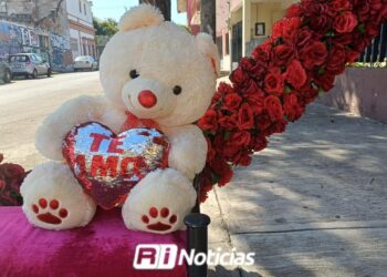 A paso lento avanzan las ventas de regalos por Día del Amor y la Amistad en Mazatlán