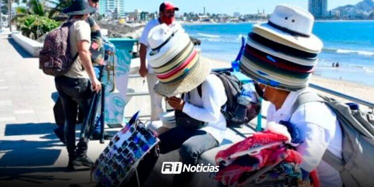 Primeros cuatro días de Carnaval mejoran economía de vendedores de playa de Mazatlán