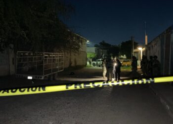 Hallan cuerpo embolsado con mensaje en cartulina en la colonia El Palmito, Culiacán