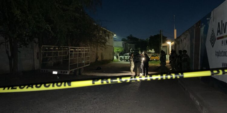 Hallan cuerpo embolsado con mensaje en cartulina en la colonia El Palmito, Culiacán