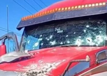Trailero es atacado a balazos en la autopista Mazatlán-Tepic en Escuinapa