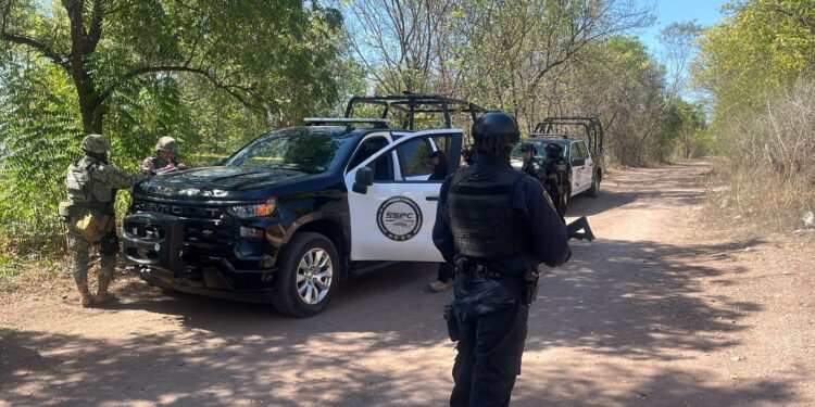 Encuentran cuerpo sin vida envuelto en plástico al norte de Culiacán