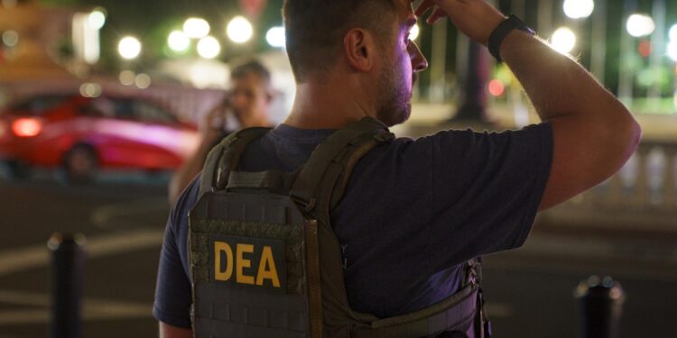 Resalta DEA la detención de mil 300 miembros del Cártel de Sinaloa y del CJNG en 2025