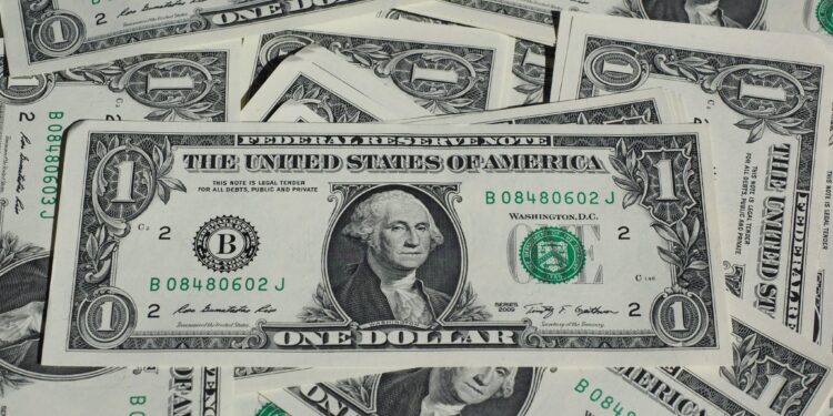 Remesas a México caen 4.6 % en 2025 por las políticas migratorias de Trump