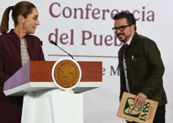 Claudia Sheinbaum defiende vacunación en sexenio de AMLO
