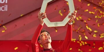 ¡Orgullo mexicano! Isaac Del Toro es campeón de la UAE Tour 2026